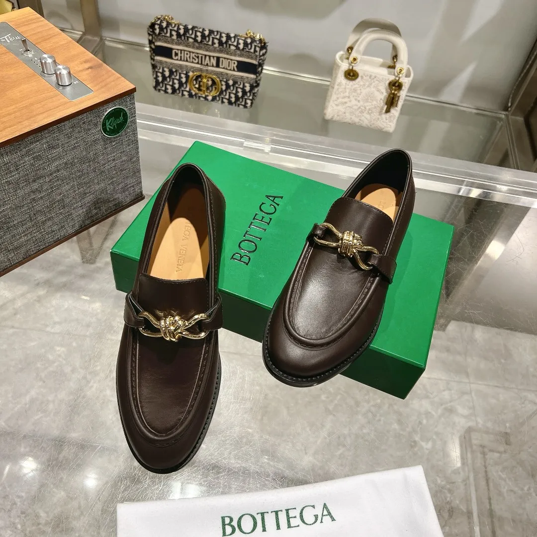 [BV] Top P: 840💰 Size: Female 35-39 (Female 40 custom-made) Male 39-44 (38.45 non-refundable) Bottega Veneta 2024 Autumn and Winter counter style! Small round toe loafers! Imported leather outsole! Imported grained cowhide! Solid color Niuli! !